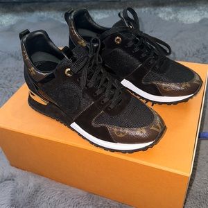 LOUIS VUITTON
Suede Monogram Run Away Sneakers